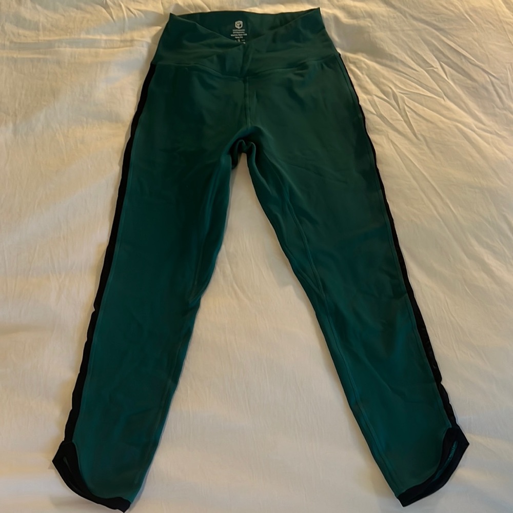 Born Primitive v-cut waistband leggings. Squat proof!